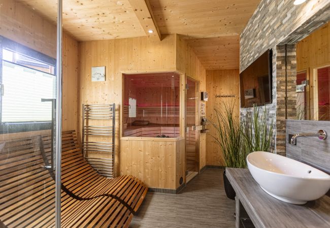 Huis in St. Georgen am Kreischberg - Superior Chalet # 29 met sauna & whirlpool