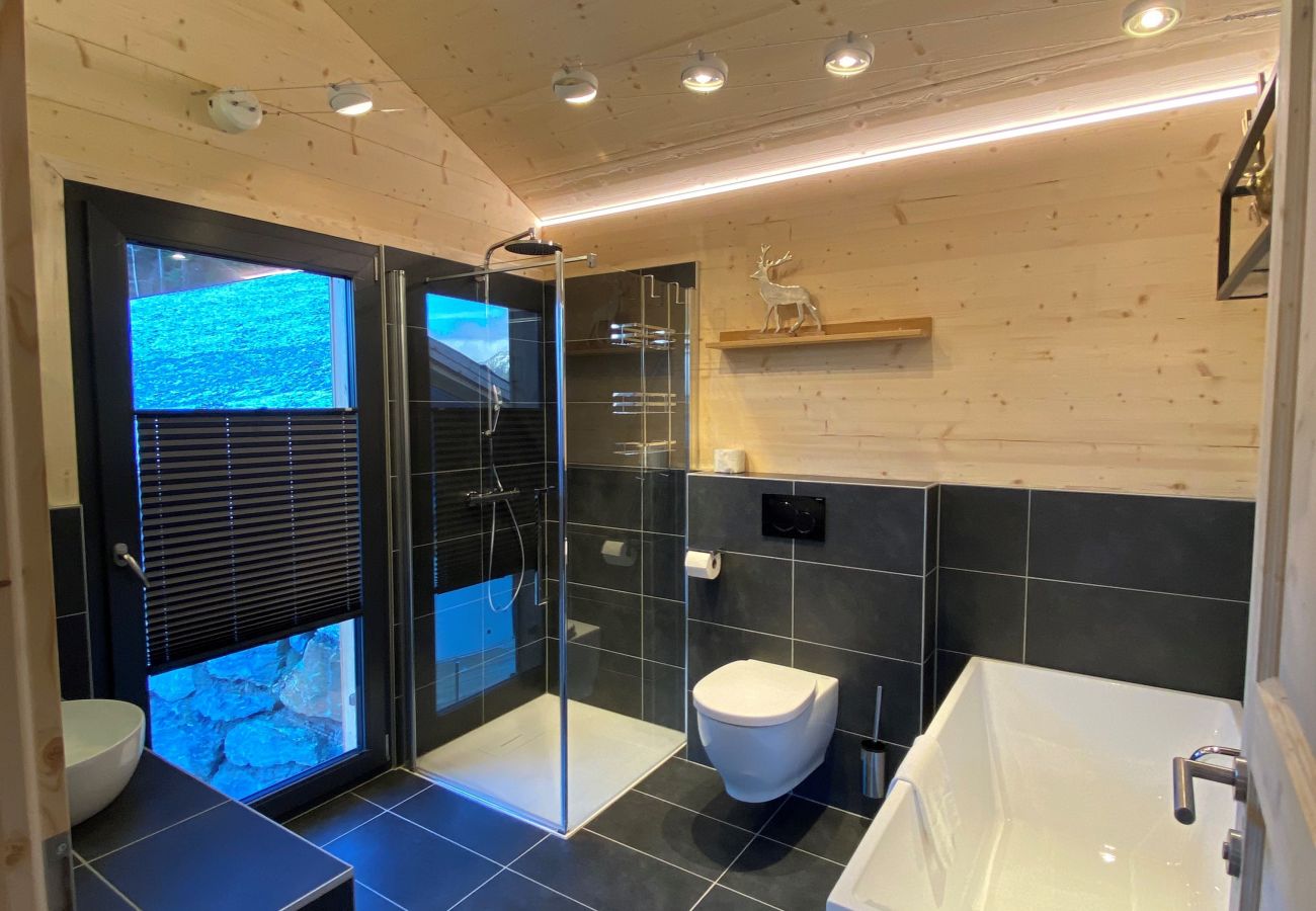 Huis in Haus im Ennstal - Superior vakantiehuis met 5 slaapkamers, sauna & zwembad
