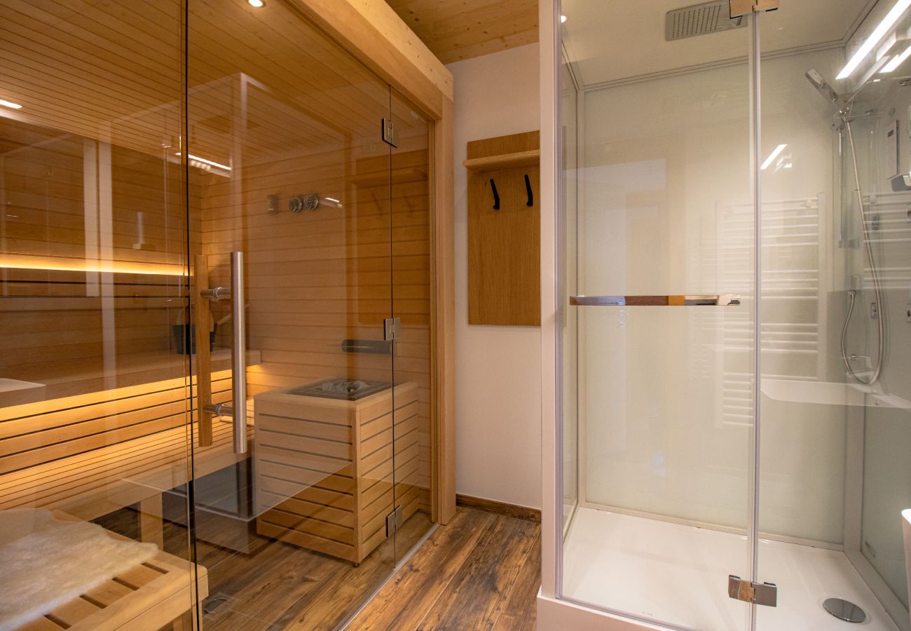 Huis in Haus im Ennstal - Superior vakantiehuis met 3 slaapkamers, sauna & outdoor bad