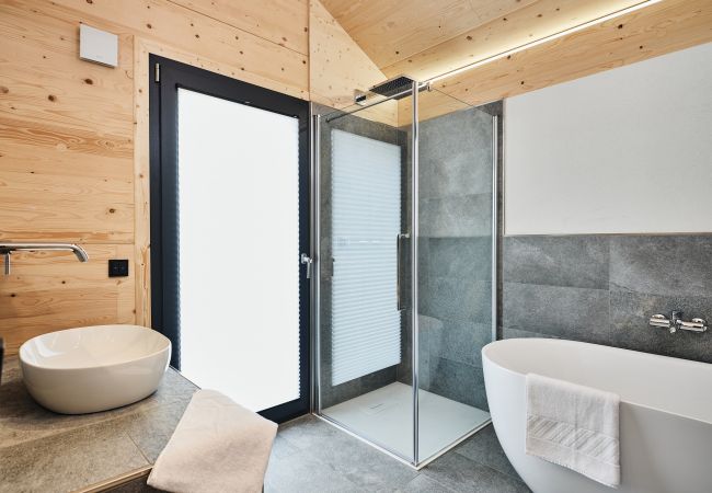 Huis in Haus im Ennstal - Superior vakantiehuis met 4 slaapkamers, sauna & outdoor bad