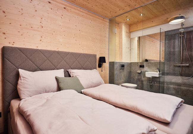 Huis in Haus im Ennstal - Superior vakantiehuis met 4 slaapkamers, sauna & zwembad