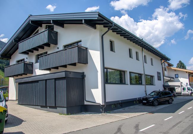 Appartement in Zell am See - Tevini Alpine Apartments - Glocknerblick, Balkon